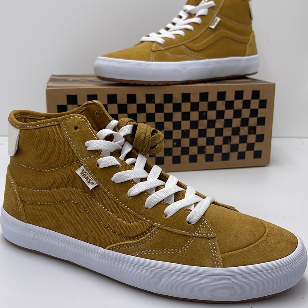 Vans WMNS High-Top Sneakers - Mustard White The Lizzie
Gold/White
VN0A4BX1GLW - Picture 14 of 16